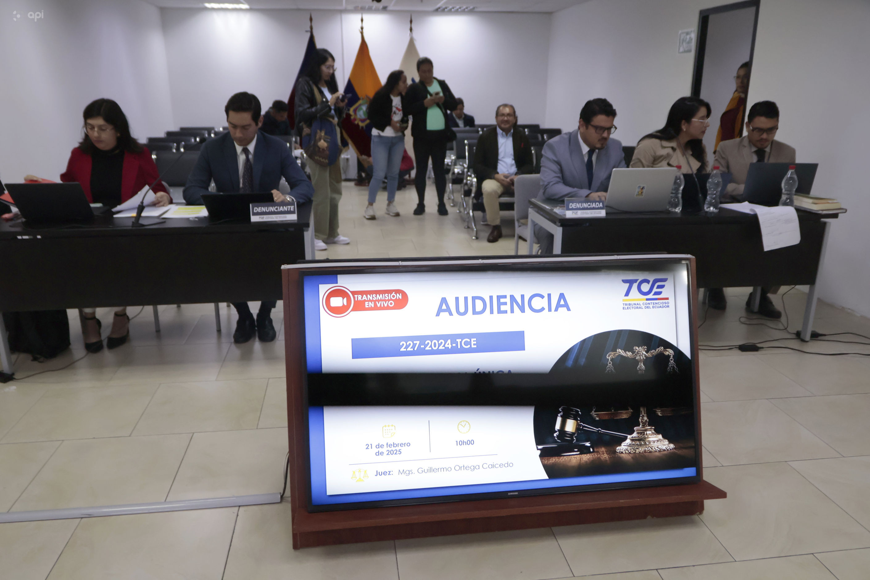 Juez electoral concluye audiencia por violencia de género contra Verónica Abad