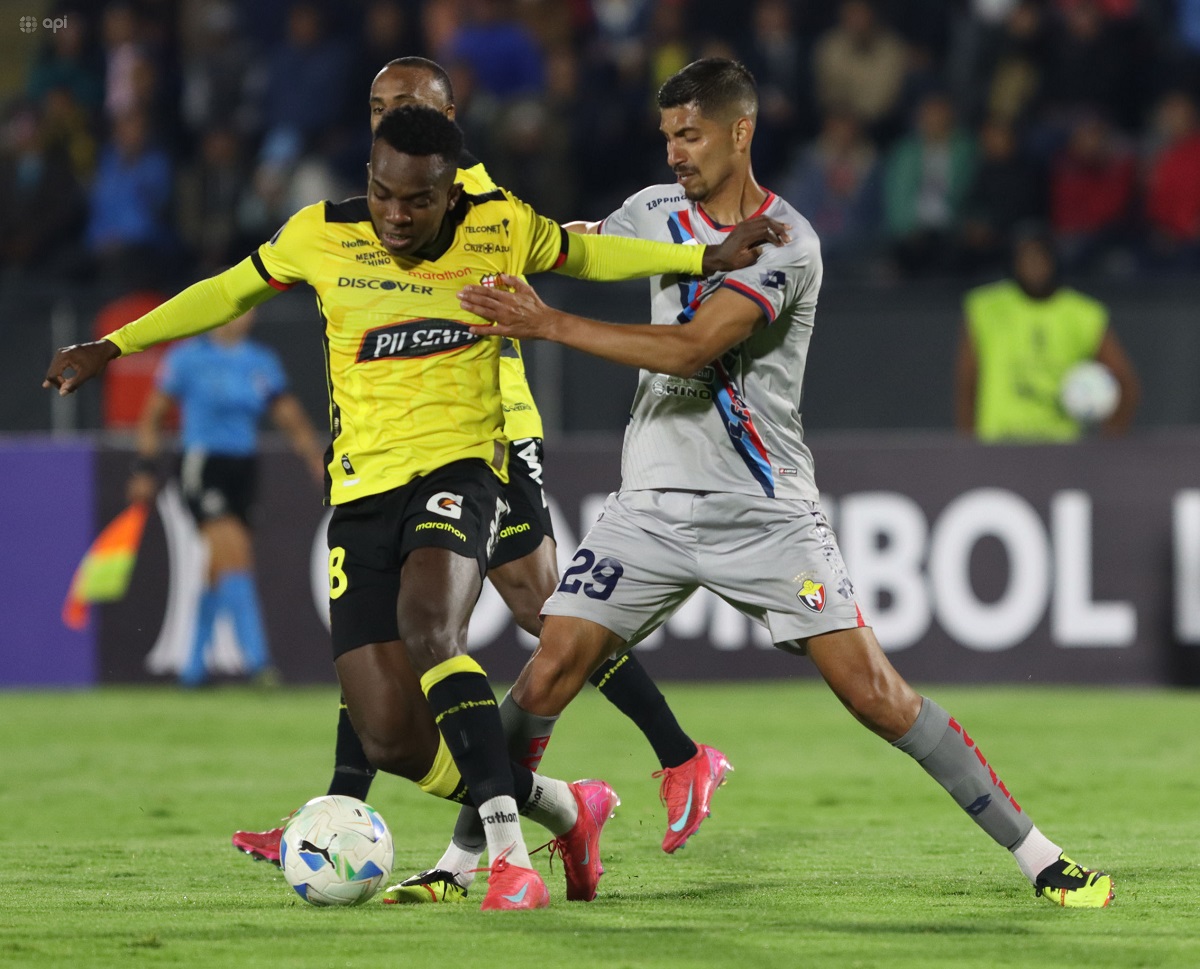 Barcelona SC y El Nacional se enfrentan nuevamente por la revancha de la fase 2 de la Copa Libertadores de América.