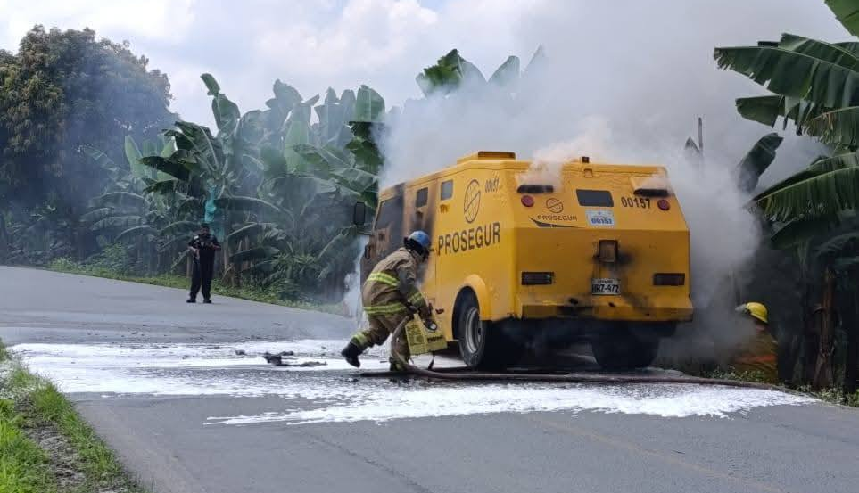 blindado se incendia en Los Ríos