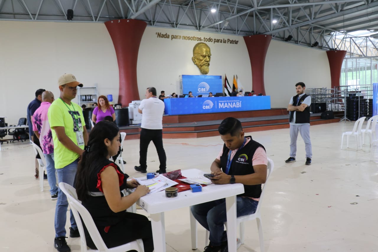 Con el 43,98% Daniel Noboa (ADN) y con el 44,16% Luisa González (Revolución Ciudadana), pasaron a la segunda vuelta.