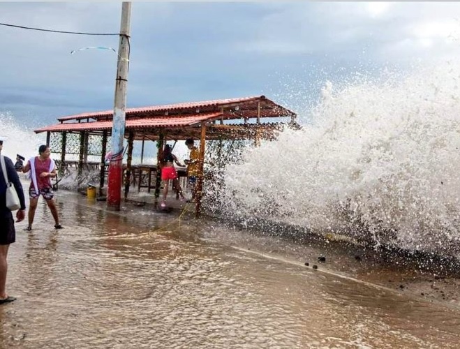 Durante el feriado de Carnaval, Ecuador enfrentará mar agitado en su costa, acompañado de lluvias y olas de hasta dos metros, informó e lInocar.