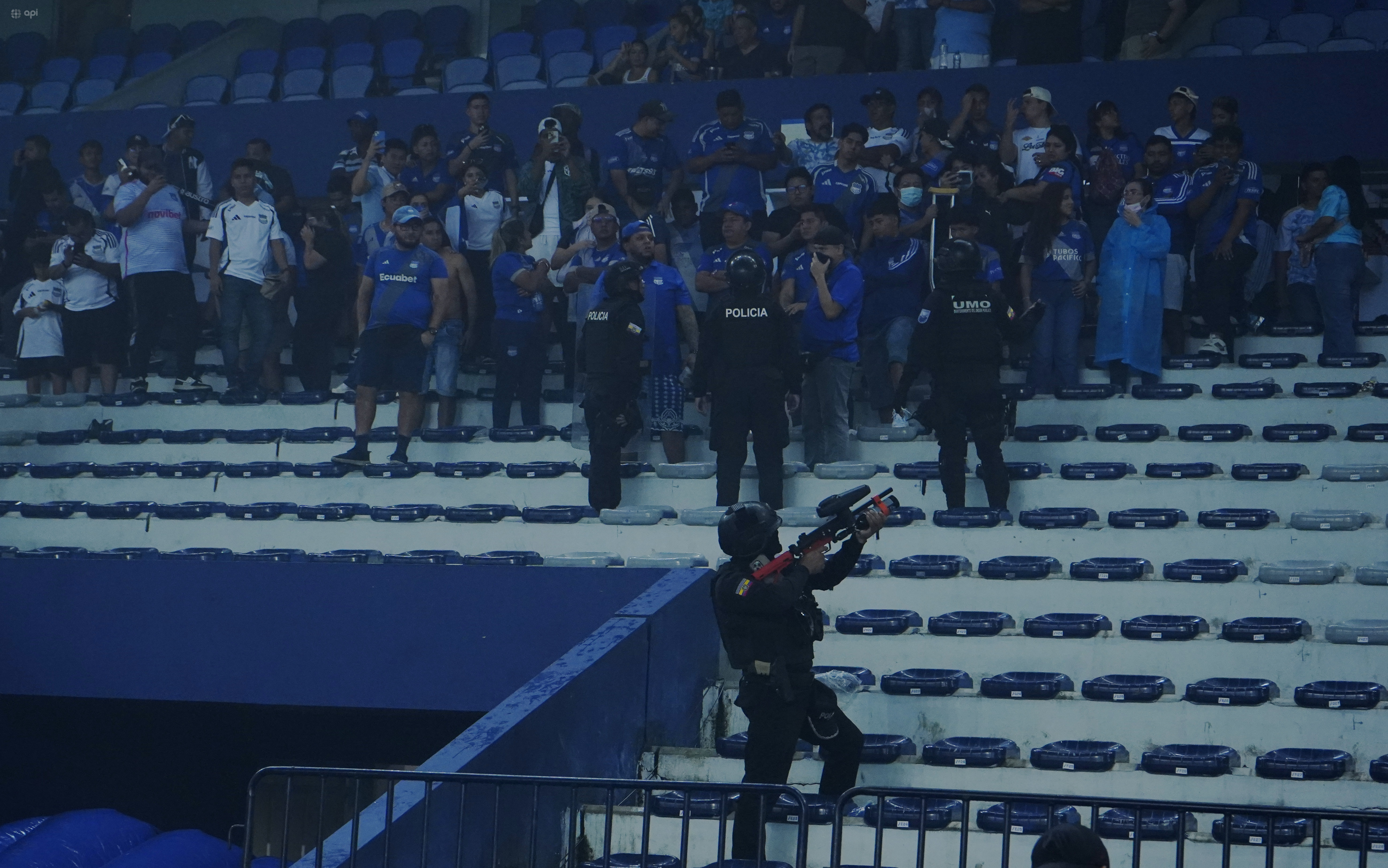 Emelec y Barcelona rechazan actos violentos en la Explosión Azul