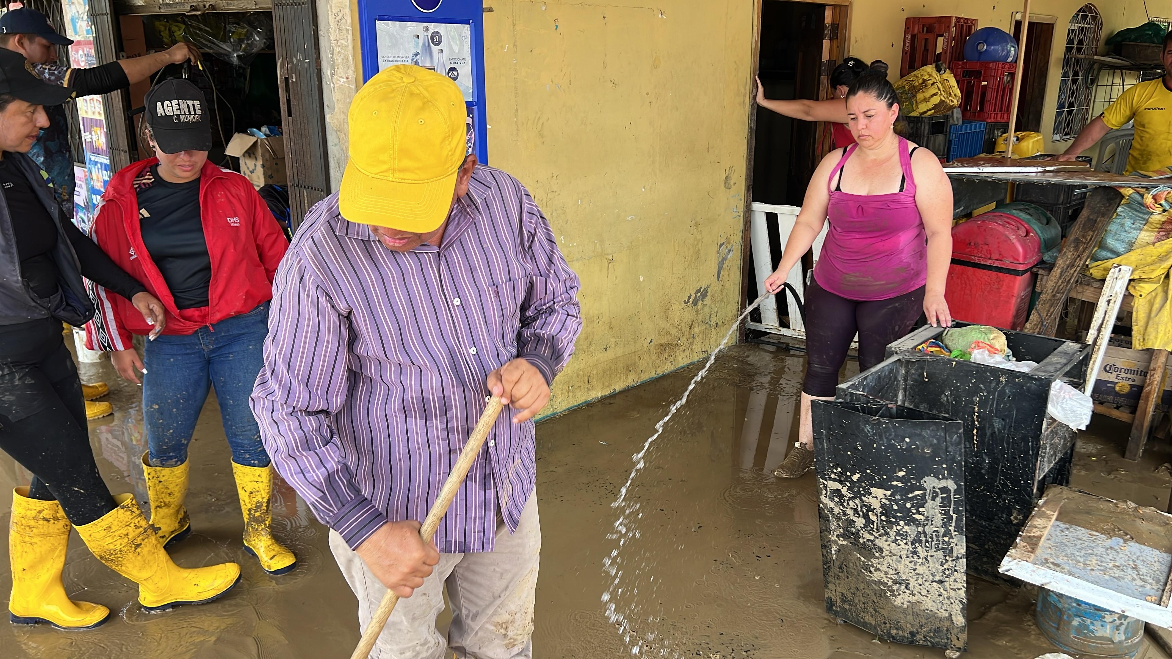 familias afectadas invierno Portoviejo albergues