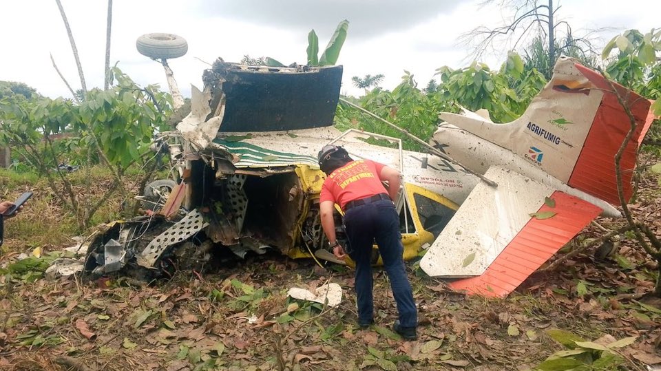 Avioneta de fumigación se estrella en El Triunfo, dejando al piloto herido