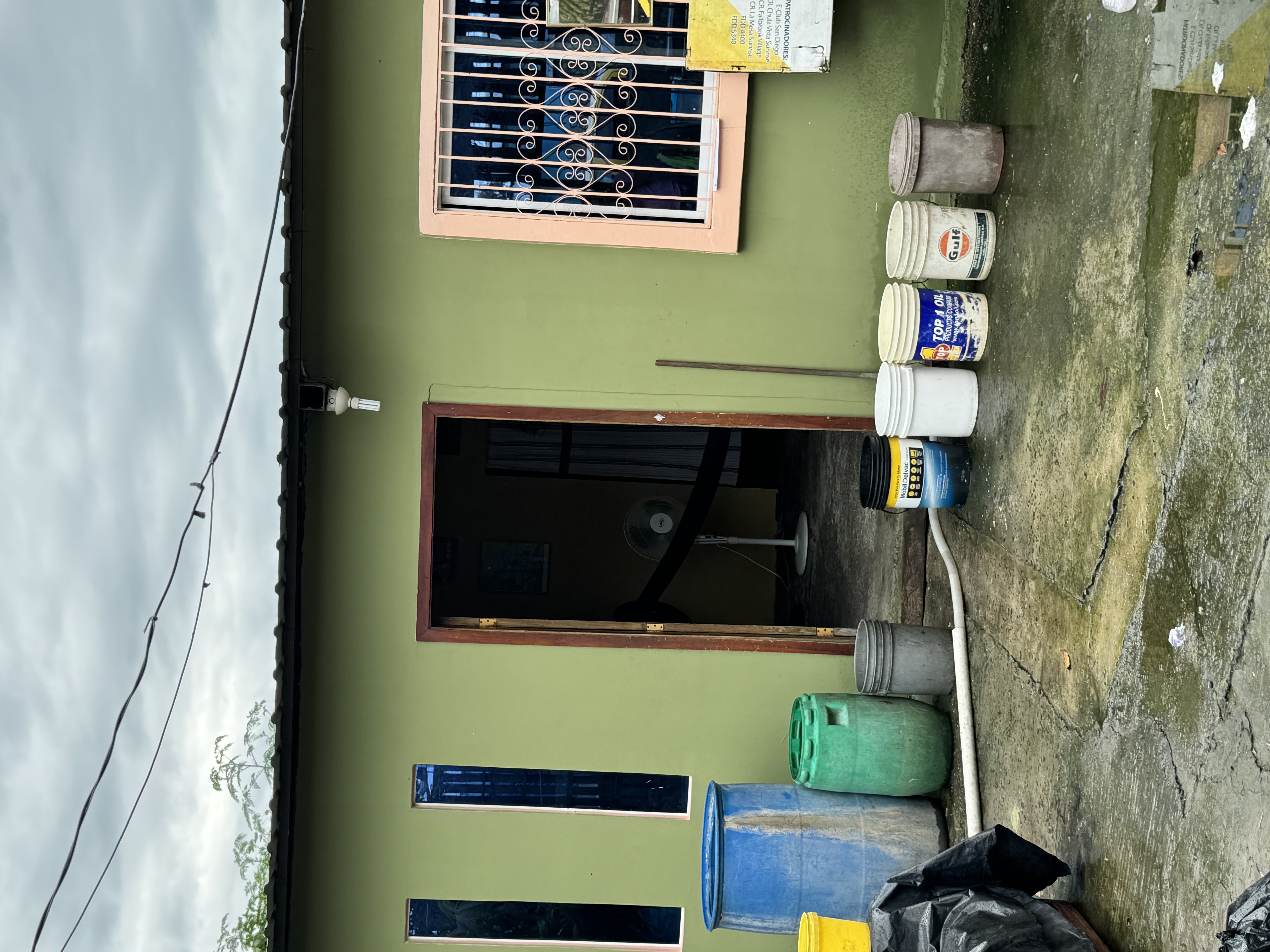 Manta enfrenta escasez de agua potable: lluvias traen alivio temporal a las familias