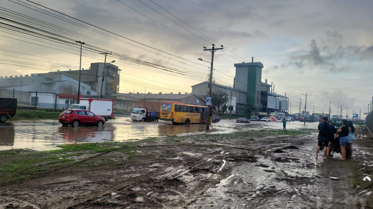 Posibles crecidas y desbordes de ríos se pronostican para esta semana  ante la llegada de intensas lluvias en Ecuador.