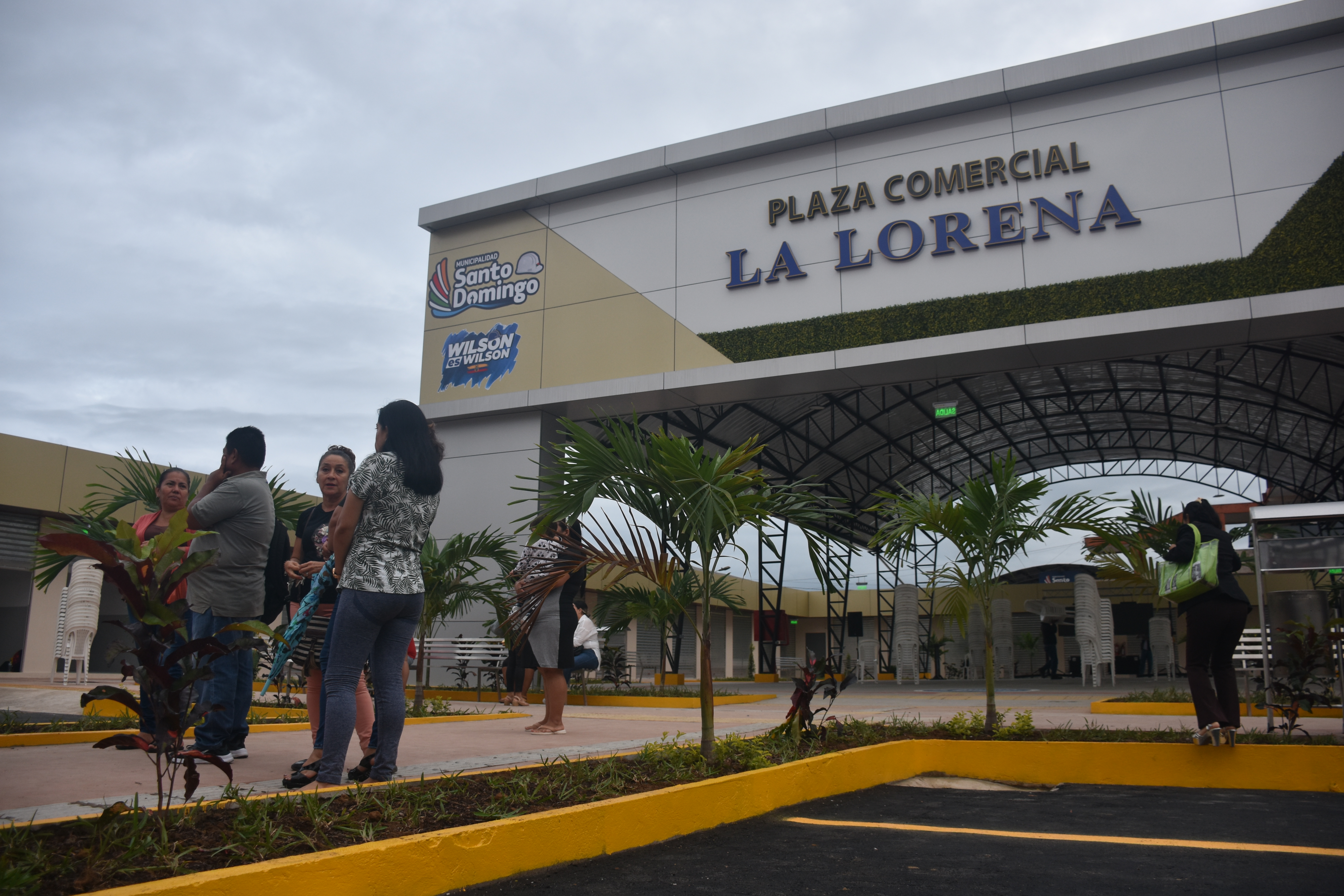 Santo Domingo. Comerciantes ambulantes irían a la Plaza La Lorena