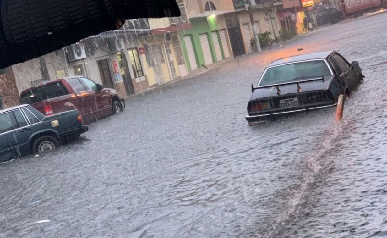 Intensa lluvia en Guayaquil causa estragos en varias zonas de la ciudad