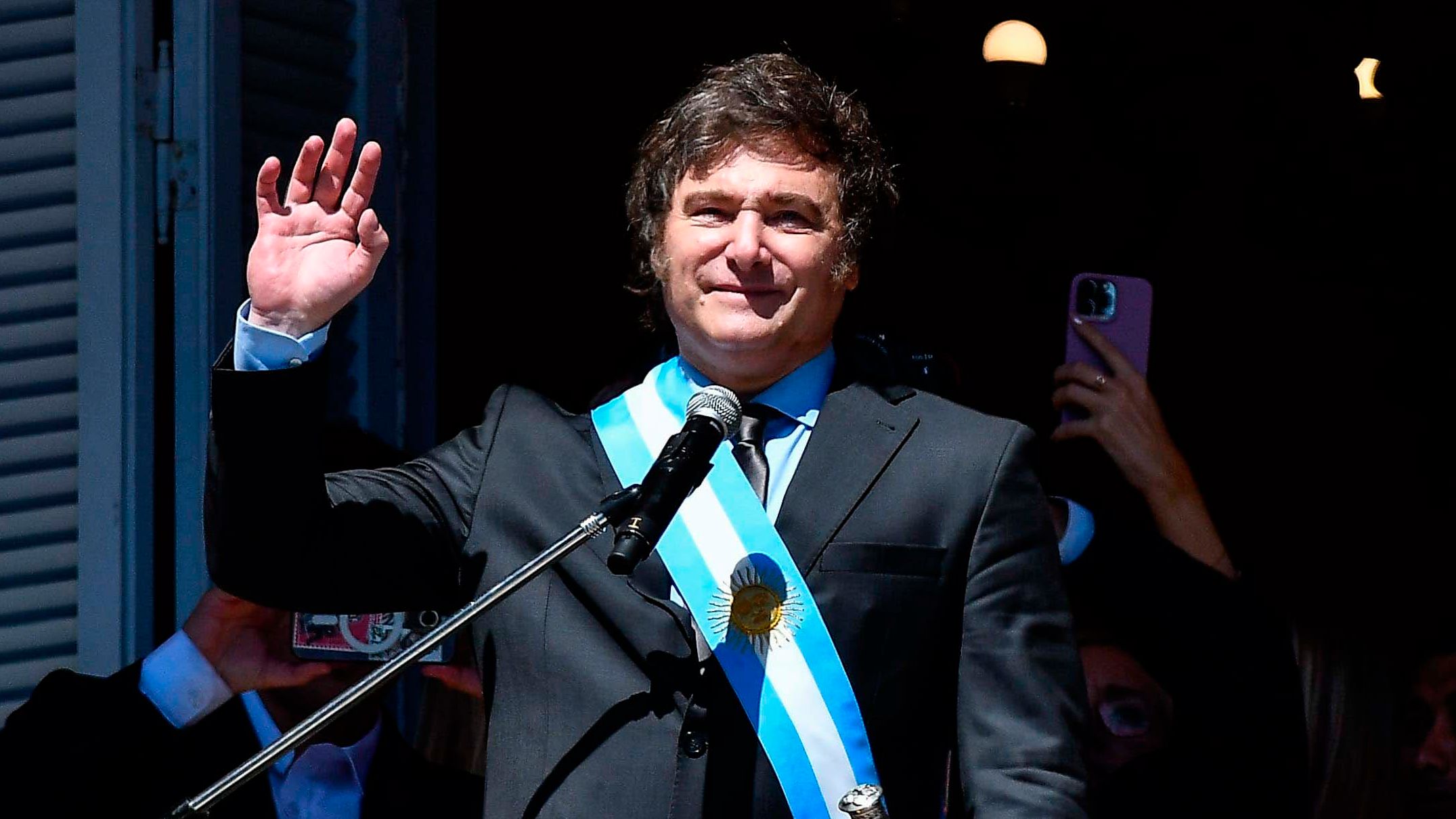 El presidente de Argentina, Javier Milei, advirtió que encarcelará a quienes generen disturbios, tras una protesta en Buenos Aires.