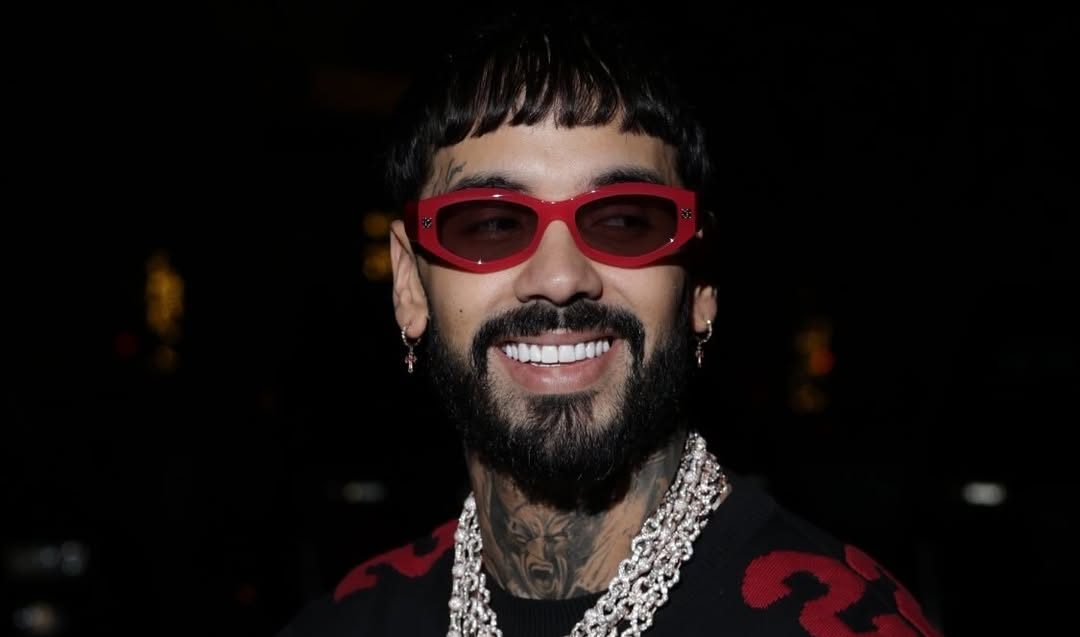 Anuel AA se ríe de falsos rumores de hopitalización.