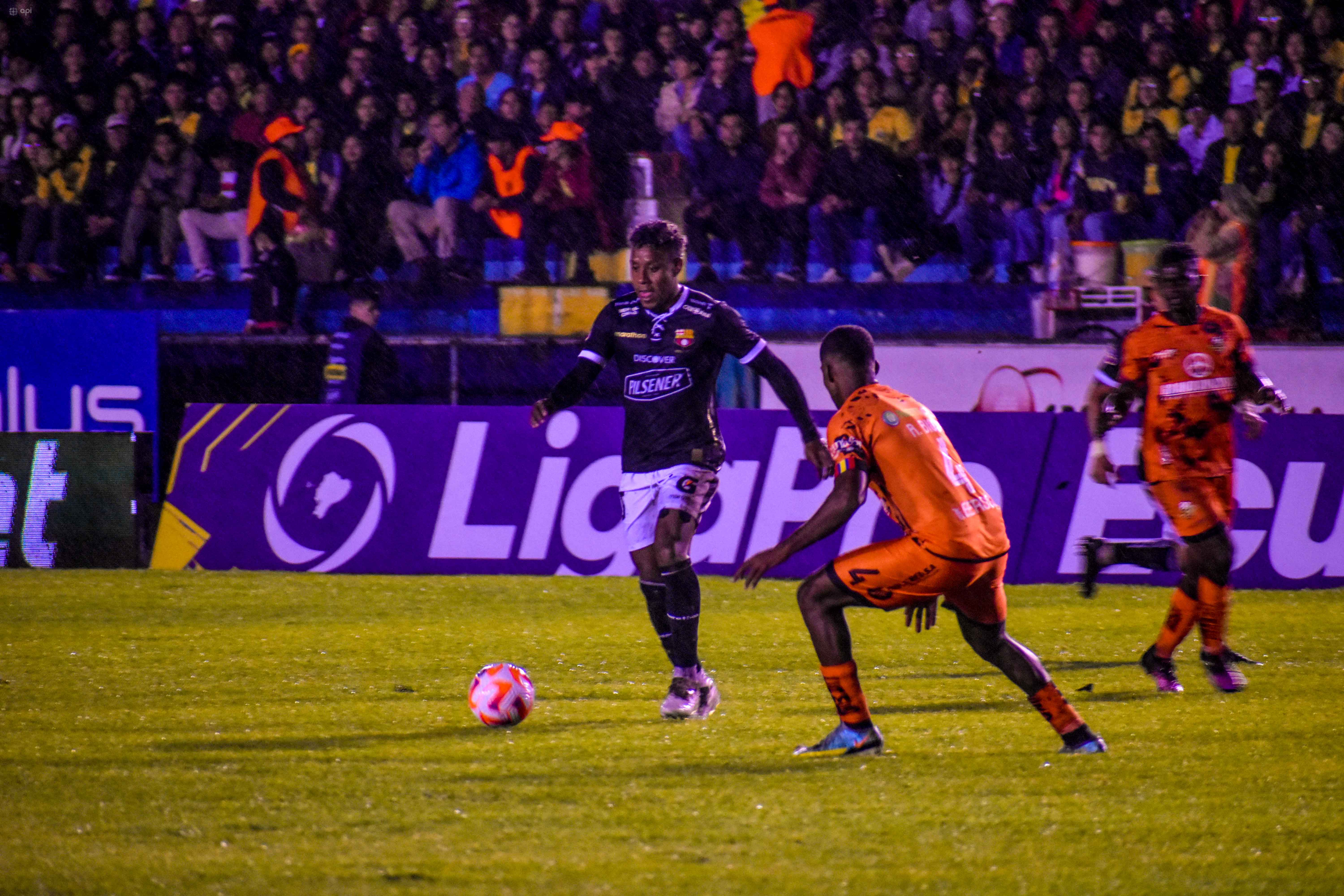 Barcelona goleó 1-4 a Libertad y asumió el liderato de la LigaPro 2025