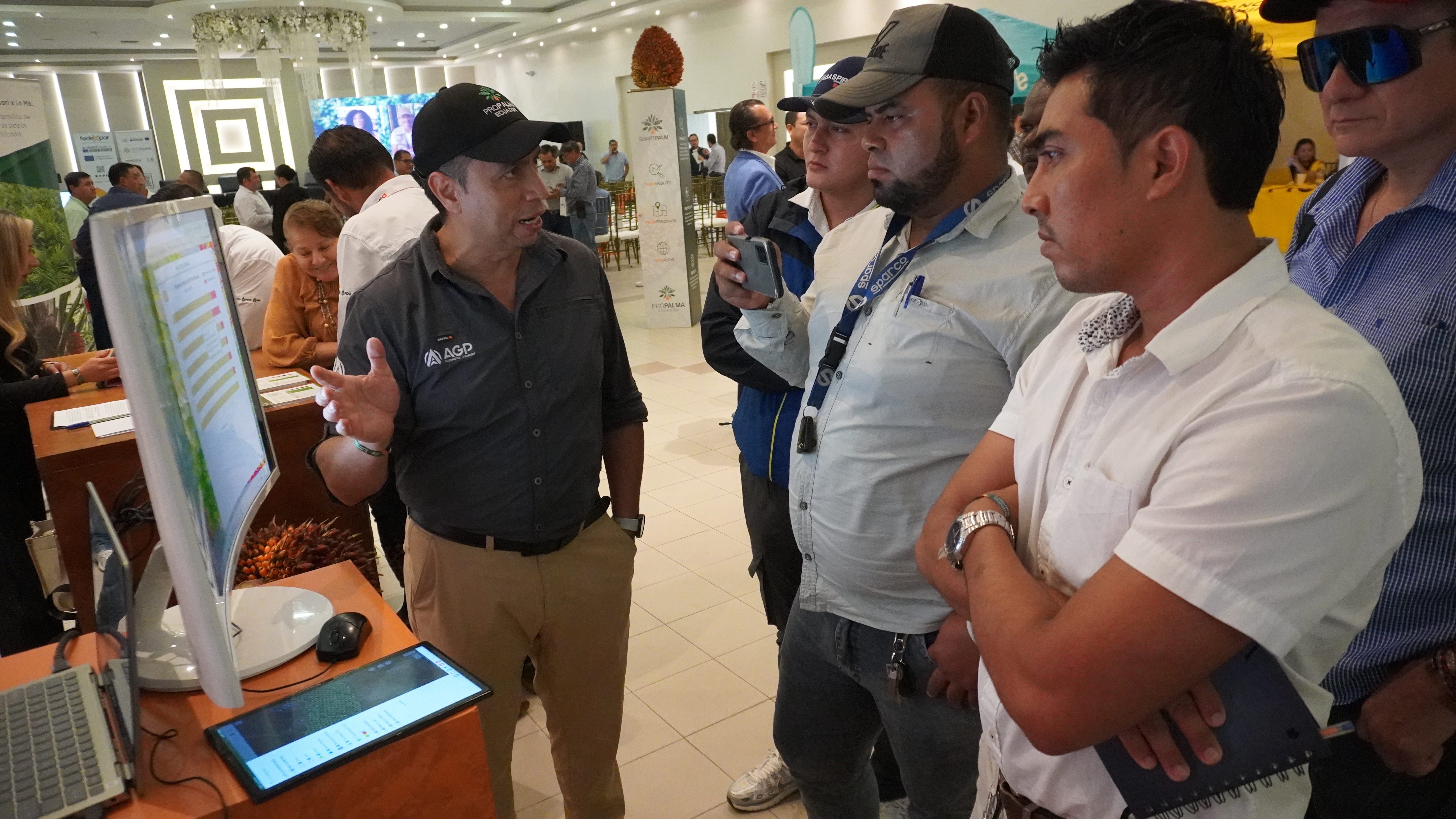 Cultivadores del sector palmero de Ecuador conocieron la innovación tecnológica en el evento Summit Palmero 2025, en Santo Domingo de los Tsáchilas, Ecuador.