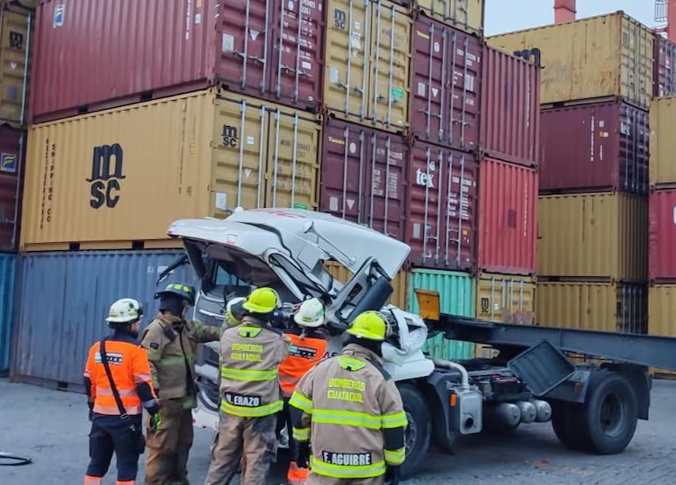 El puerto de Guayaquil se convirtió en el escenario de un accidente que terminó con la vida del conductor de un tráiler.