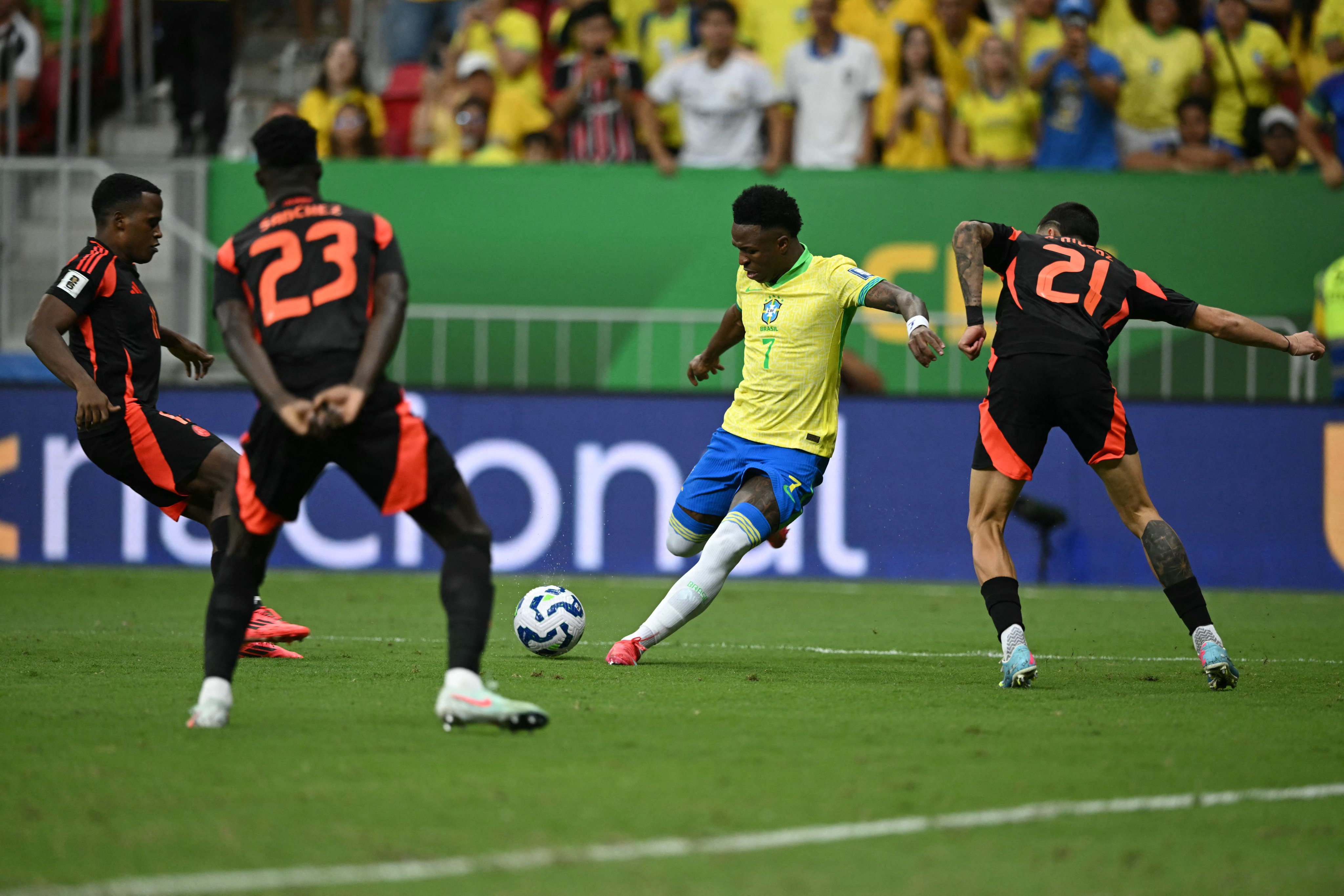 Eliminatorias. Brasil le gana 2 a 1 a Colombia, sobre la hora, con una genialidad de Vinícius Júnior