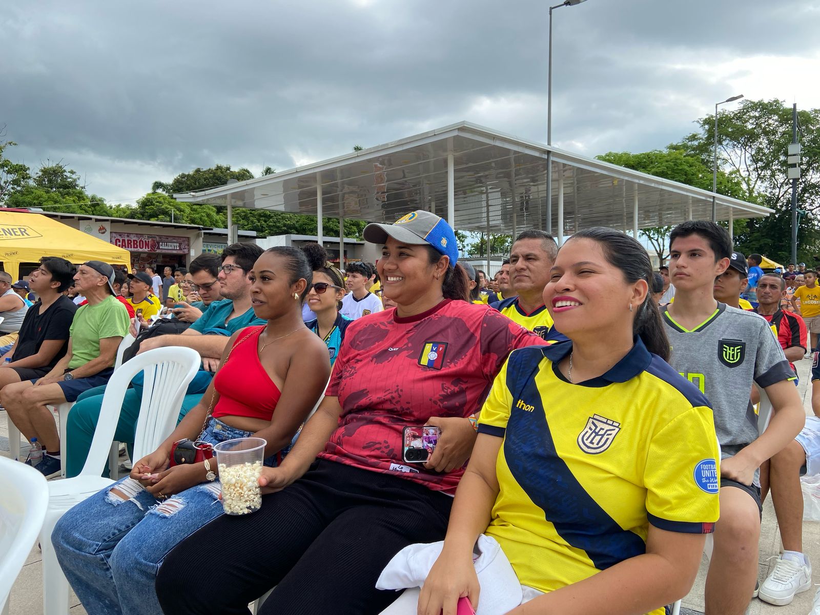Eliminatorias. Cientos de aficionados vibran en Portoviejo con el Ecuador vs. Venezuela