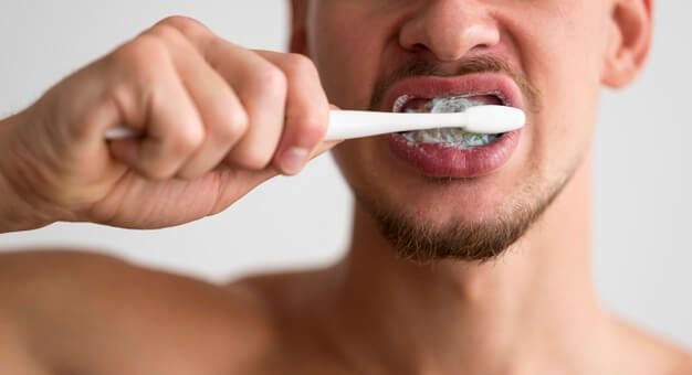 ¿Te cepillas mal los dientes? Esto dice una odontóloga experta