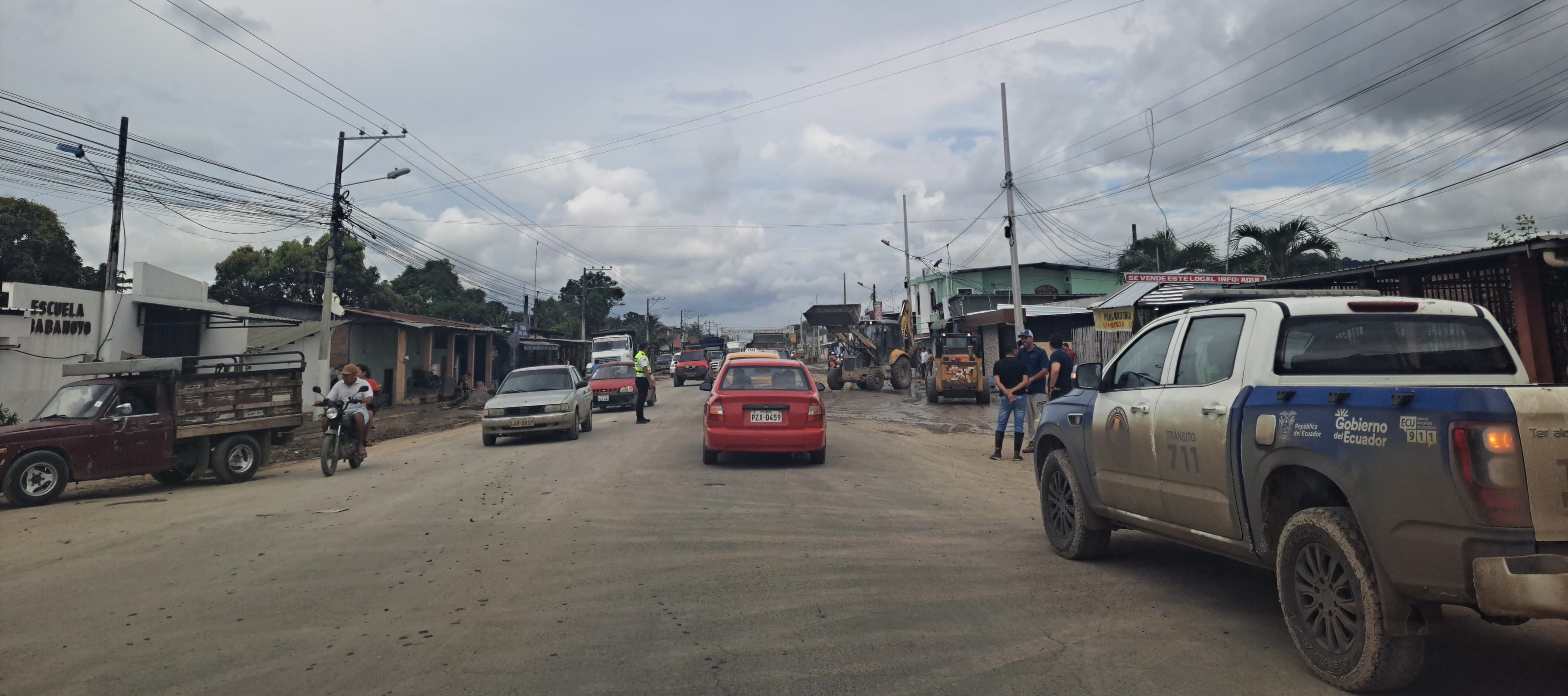 Está habilitado el paso vehicular en la vía Portoviejo-Santa Ana.