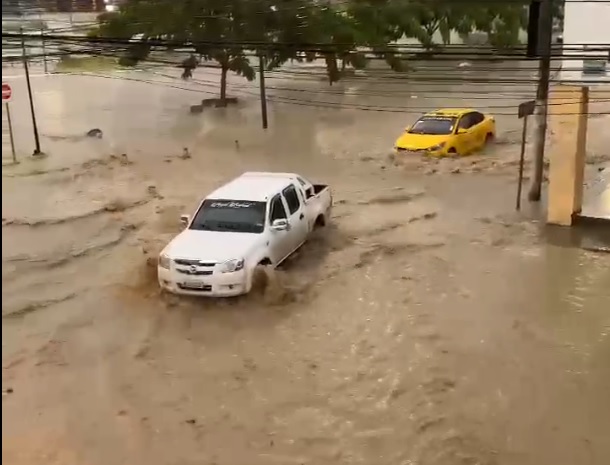 Este miércoles 5 de marzo de 2025, el cantón Rocafuerte, en la provincia de Manabí, enfrenta serias inundaciones.