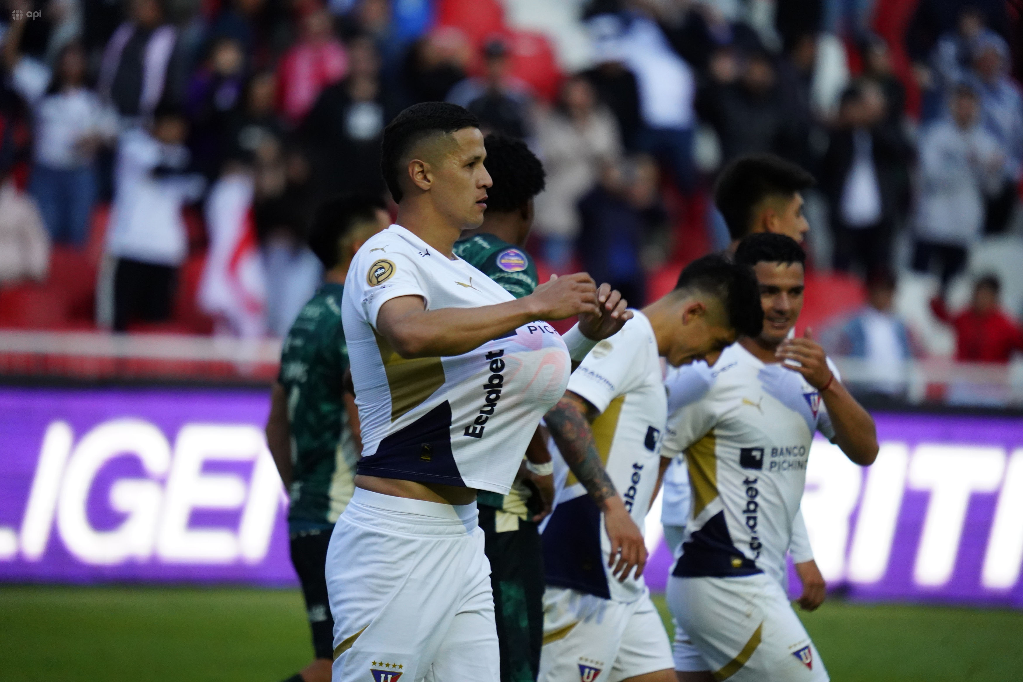 Fútbol. Liga de Quito se aprovecha de expulsión de Agustín Herrera para golear a Orense