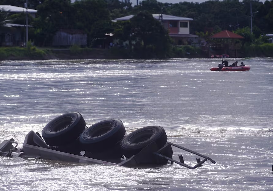 Las autoridades ya tienen una hipótesis como causa del desplome del puente Gonzalo Icaza Cornejo, en Daule, provincia del Guayas.