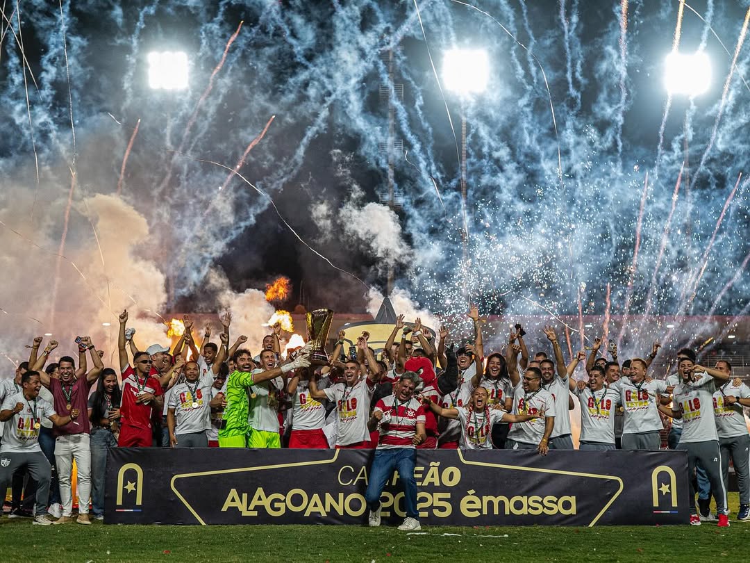 Luis Segovia celebra título del Alagoano con Regatas tras lesión