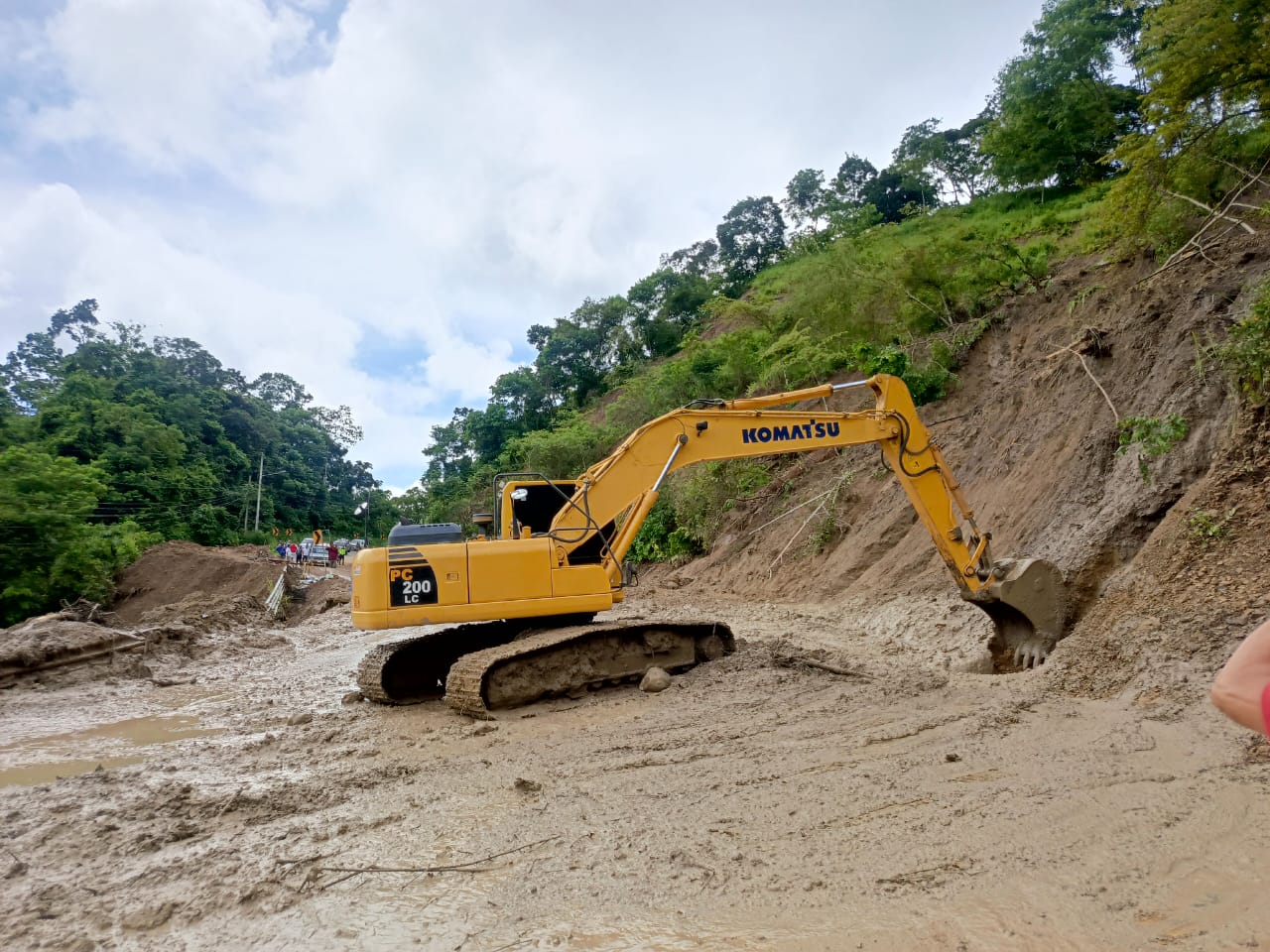 Manabí. La vía Portoviejo - Junín sigue cerrada por deslizamiento de cerro