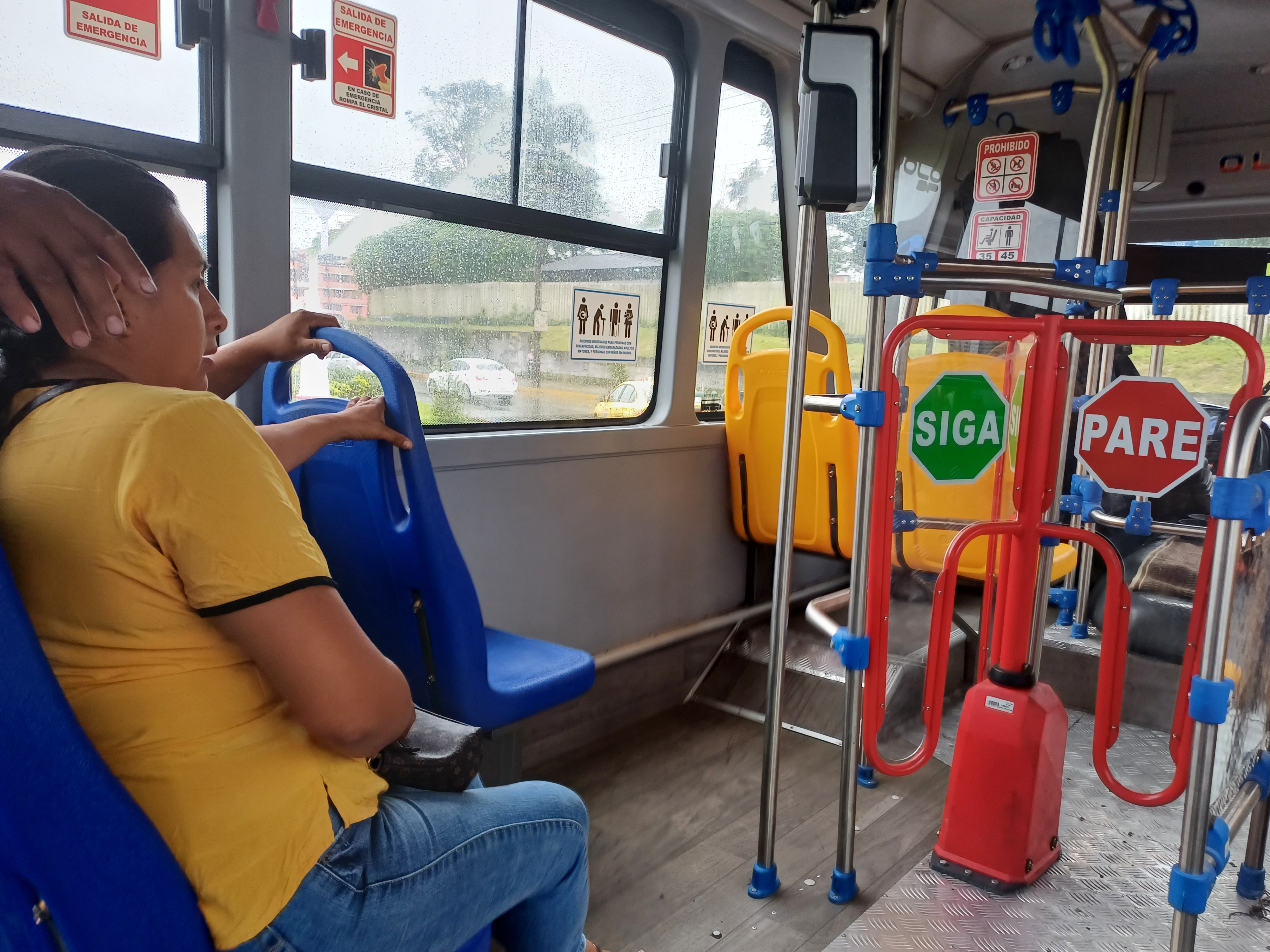 Pese a que terminó el plazo, en Santo Domingo aún se puede pagar el pasaje en efectivo