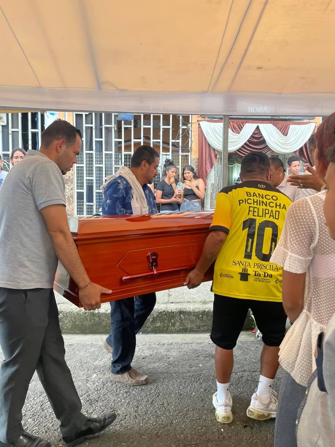 Mayte Cusme Zambrano, una adolescente de 14 años, murió en circunstancias misteriosas en Quevedo. Horas antes, un amigo le habría ofrecido un jugo.