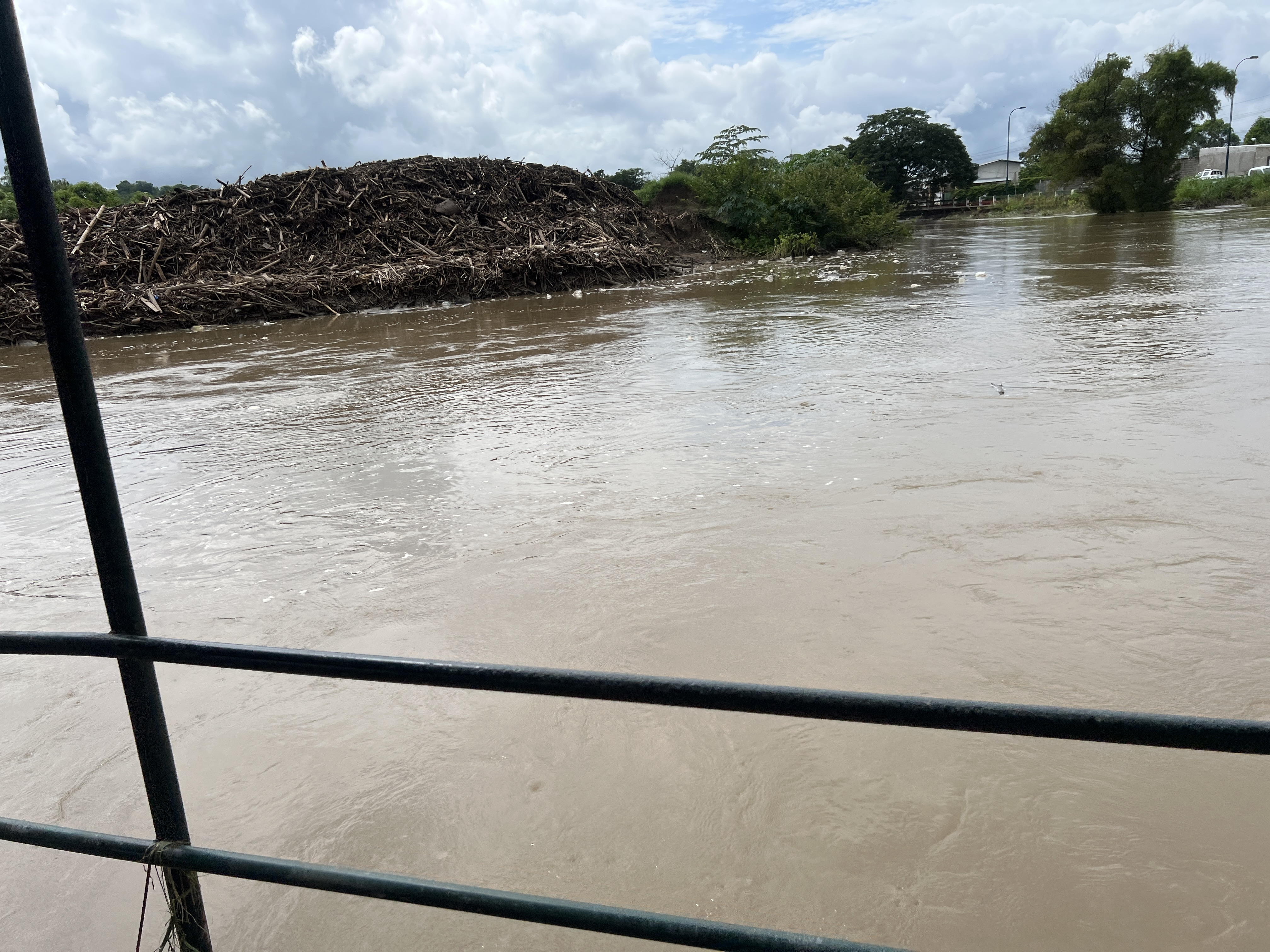 Portoviejo. Alerta por aumento de caudal en el río Grande.