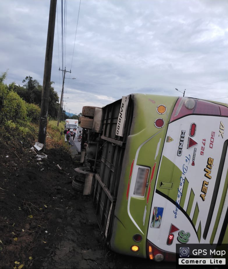 Santo Domingo. Volcamiento de bus interprovincial deja siete pasajeros heridos