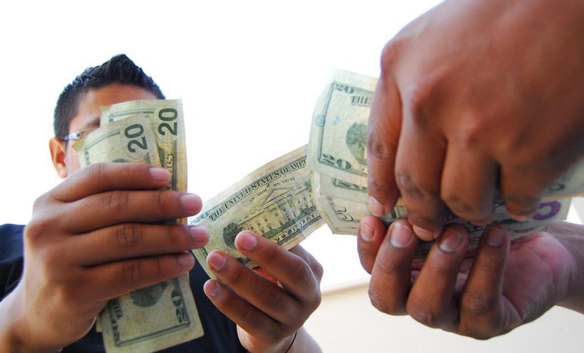 20161215040000_roban-dinero-de-un-banco-comunal