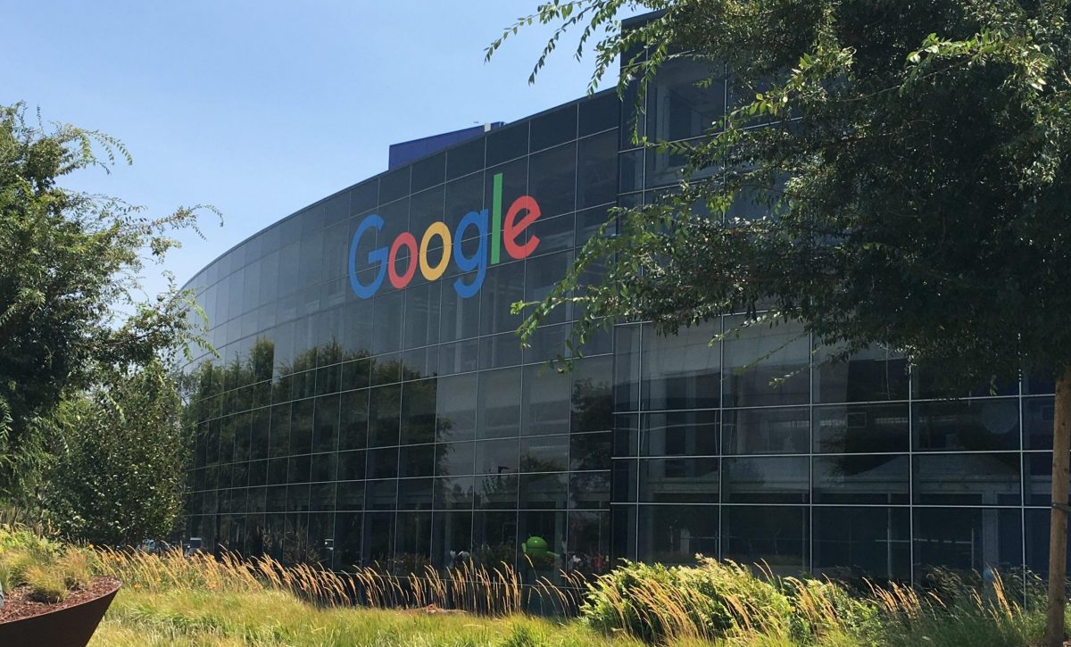 20210317075411_google-bloquea-casi-100-millones-de-scaled