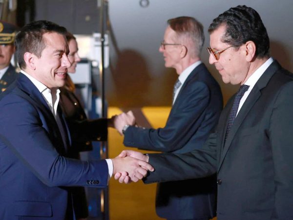 Daniel Noboa llega a París, Francia, y busca posicionar a Ecuador como un destino para inversiones durante su gira en Europa. (Presidencia de Ecuador).