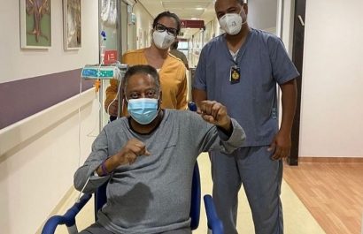 Fútbol.- Pelé se recupera sobre una bicicleta estática: "Pedaleando así, pronto volveré al Santos"
