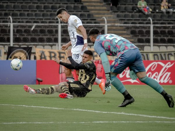 Liga de Quito con un doblete de Álex Arce vence a Deportivo Táchira en la Copa Libertadores
