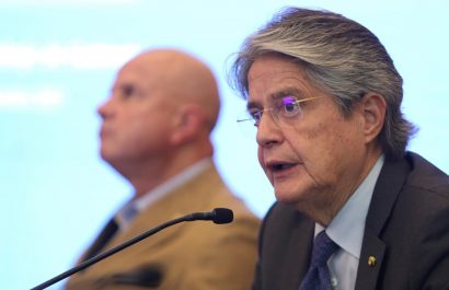 Presidente de Ecuador dice que "mafias" de narcos buscan controlar cárceles