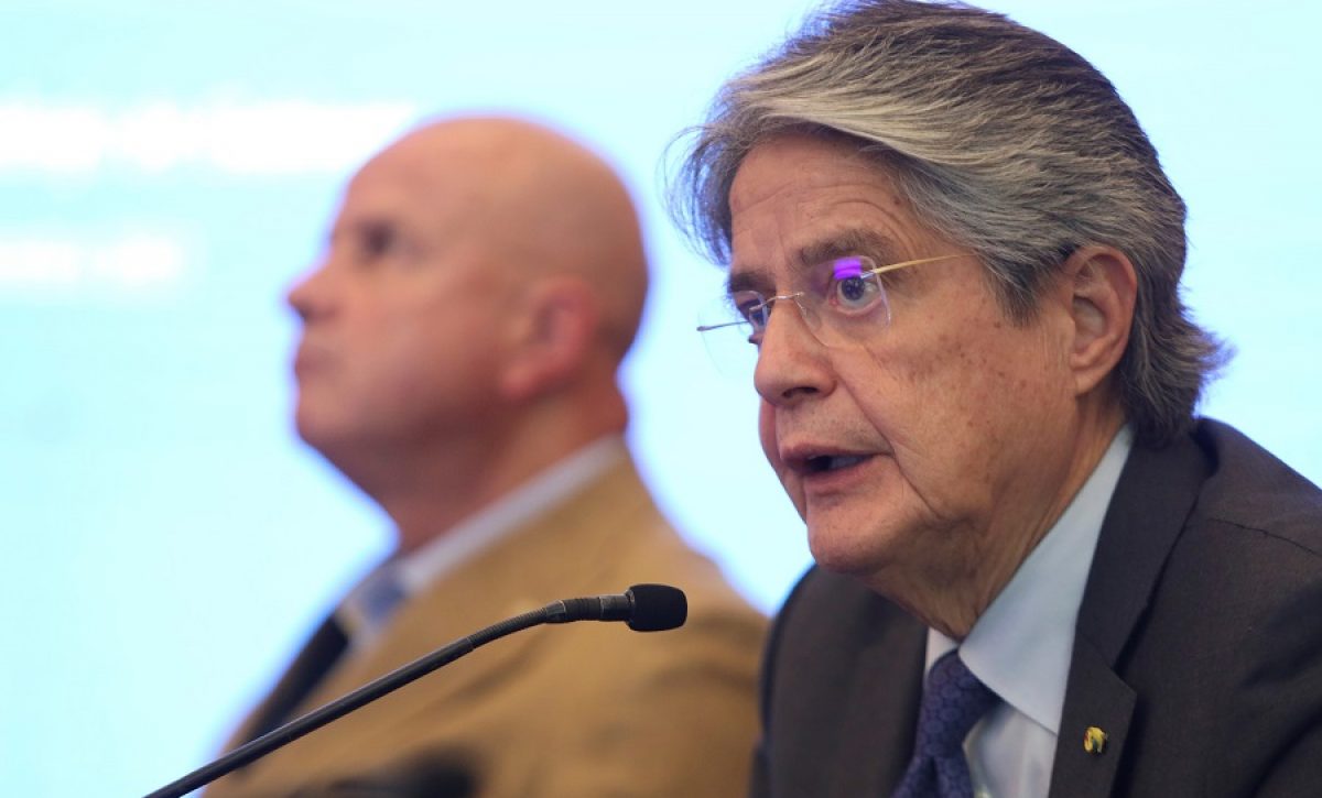 Presidente de Ecuador dice que "mafias" de narcos buscan controlar cárceles