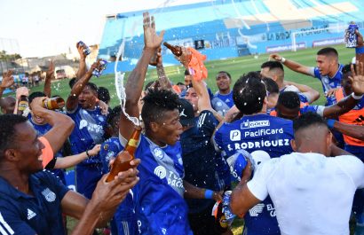emelec-celebra-scaled-1