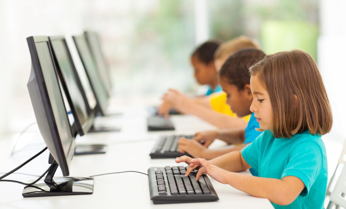 Group,Elementary,School,Students,In,Computer,Class