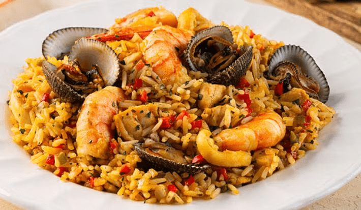 El arroz marinero, una receta emblemática de la cocina costeña de Ecuador