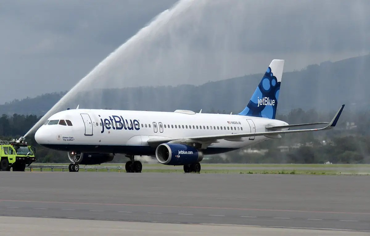 JetBlue recupera su vuelo diario a Quito » Nicolás Larenas
