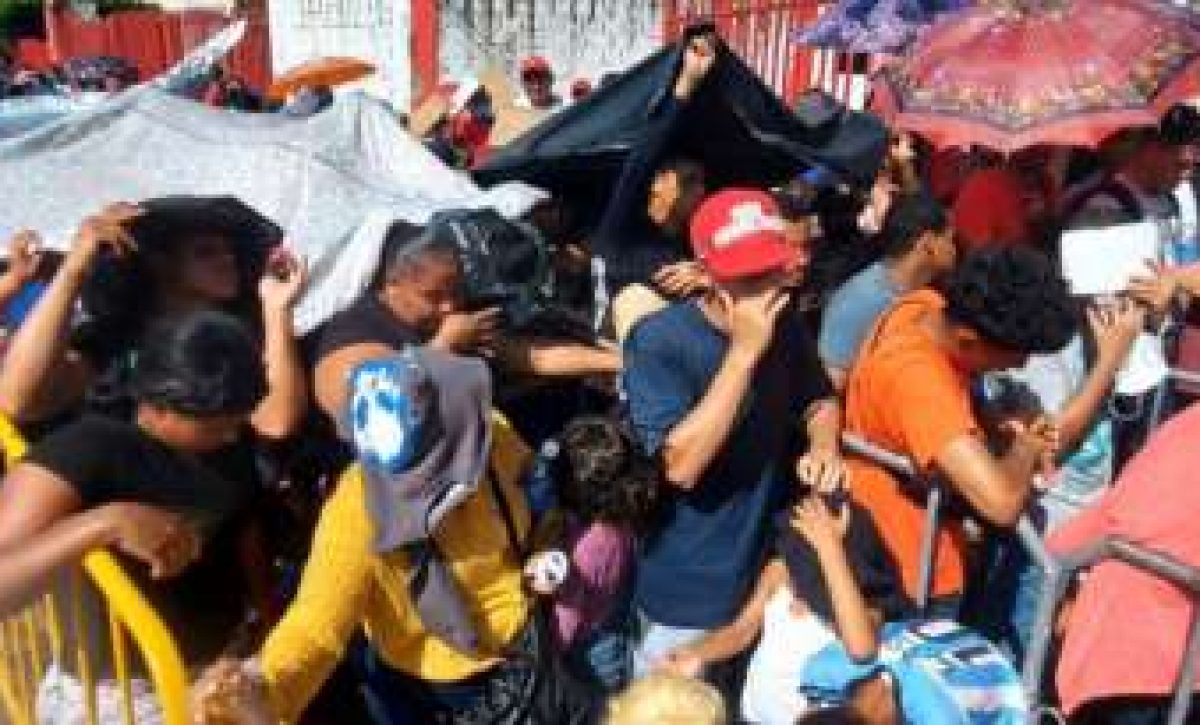1657054495-cubanos-protestan-oficina-migracion-tapachula-reclamo-salvoconductos