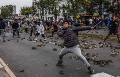 Muere una persona en unas protestas en el sur de Perú que reclaman el adelanto de elecciones