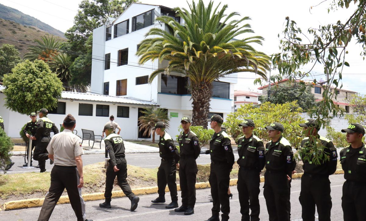 2022092630005-uio-cierre-simbolico-edificio-escuela-policia-scaled-1