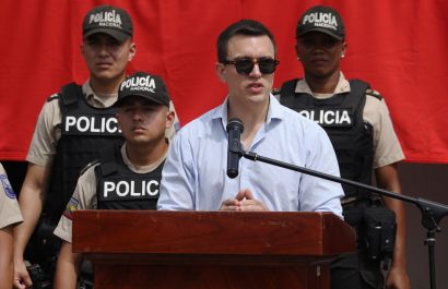 GYE-ENTREGA CHALECOS POLICIA
