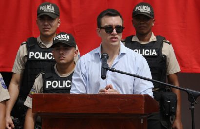 GYE-ENTREGA CHALECOS POLICIA