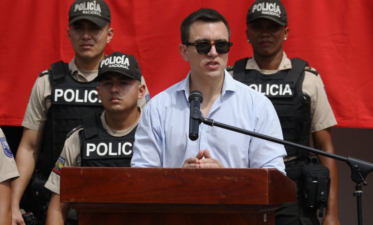 GYE-ENTREGA CHALECOS POLICIA