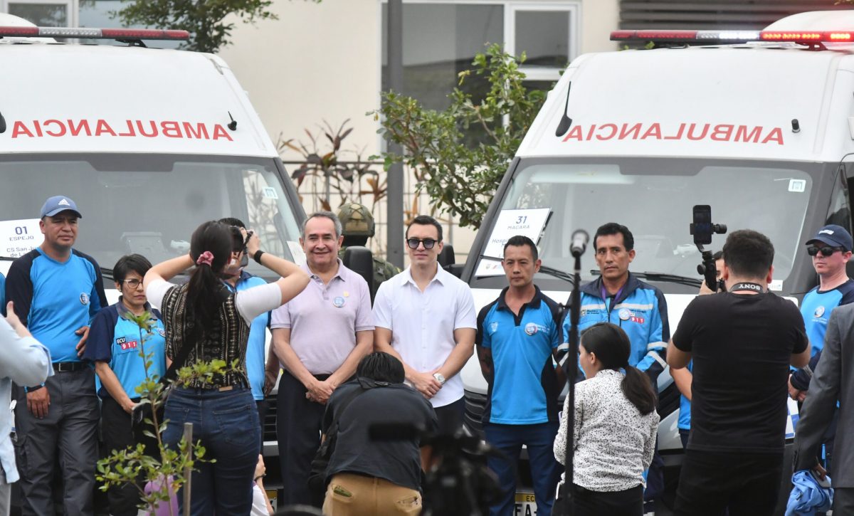 MANTA-ENTREGA-AMBULANCIAS