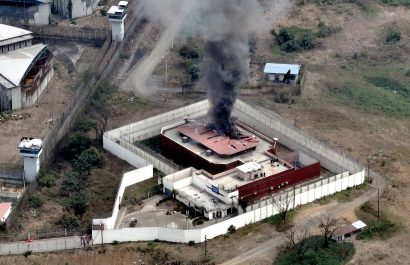 GYE-DRON EN TECHO DE CARCEL