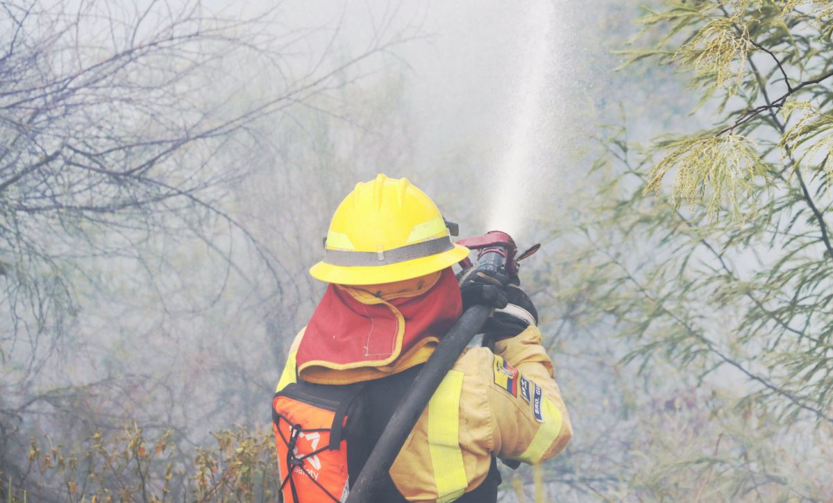 INCENDIO-VALLE-NAYON